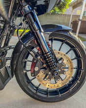 Load image into Gallery viewer, Carbon Visionary Carbon Fiber Mid-Length Super Leggero Front Fender